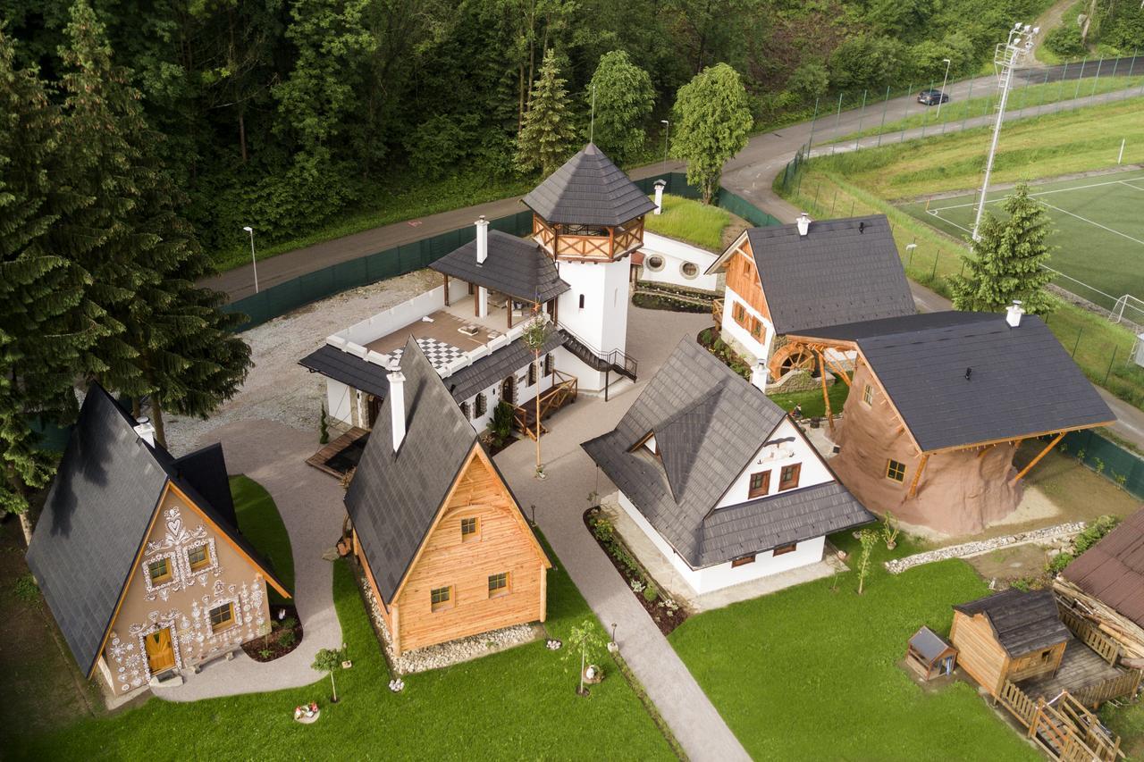 Rozpravkova Dedinka Villa โดลนีคูบีน ภายนอก รูปภาพ